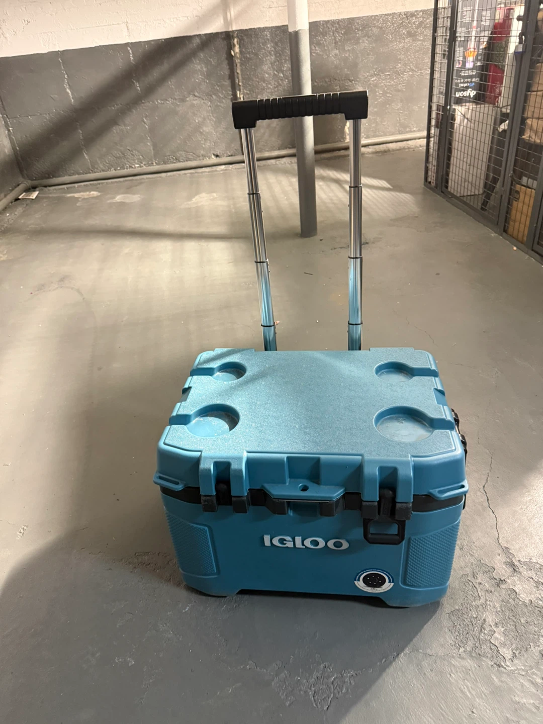 Igloo Blue Rolling Cooler