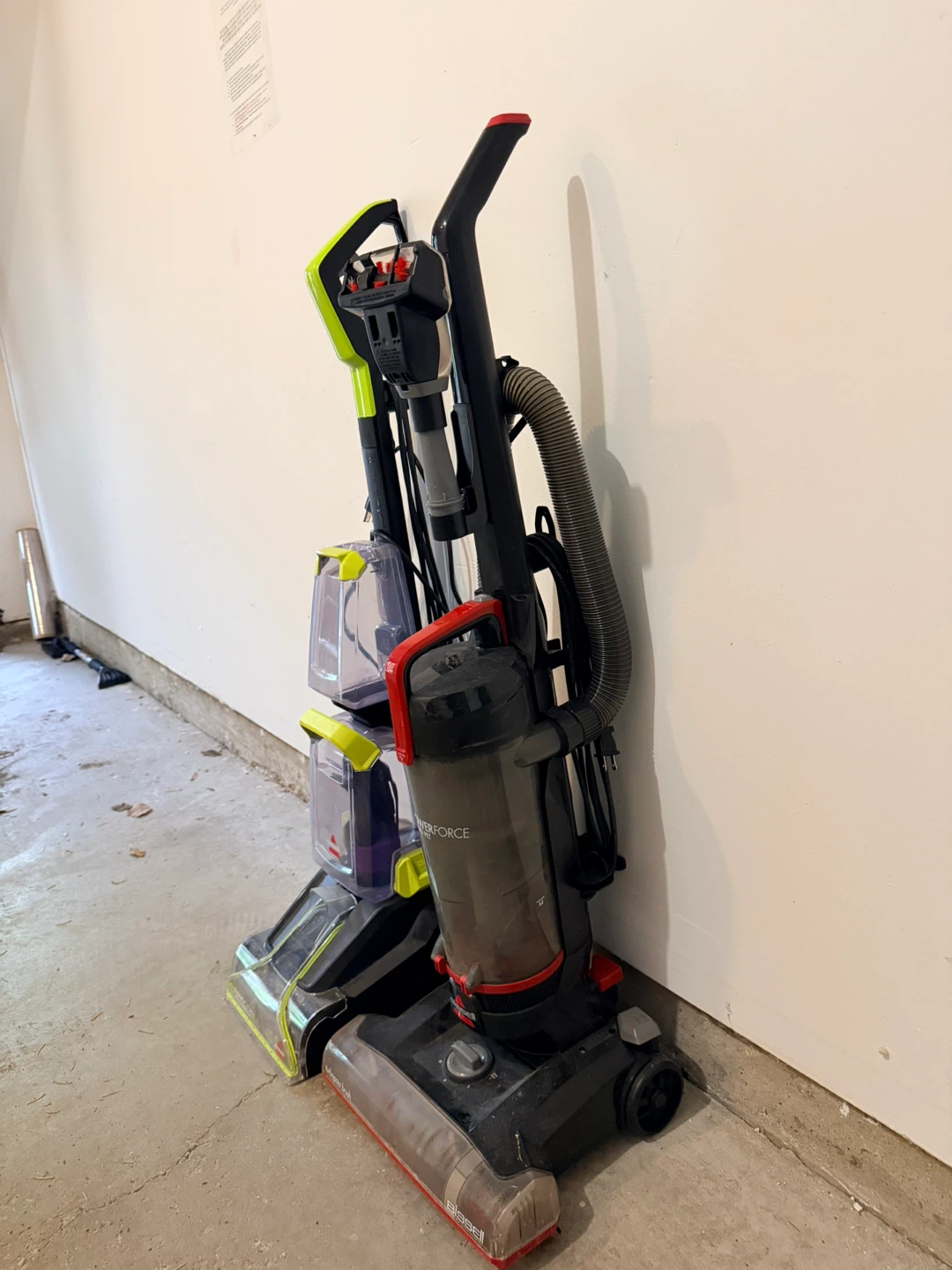 Bissell Carpet Cleaner and Vacuum - photo 3