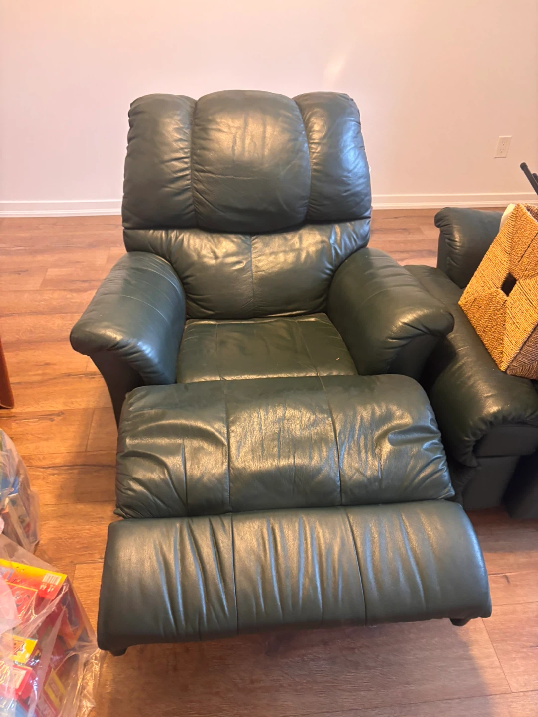 2 Dark Green Leather Recliner Chairs - photo 4