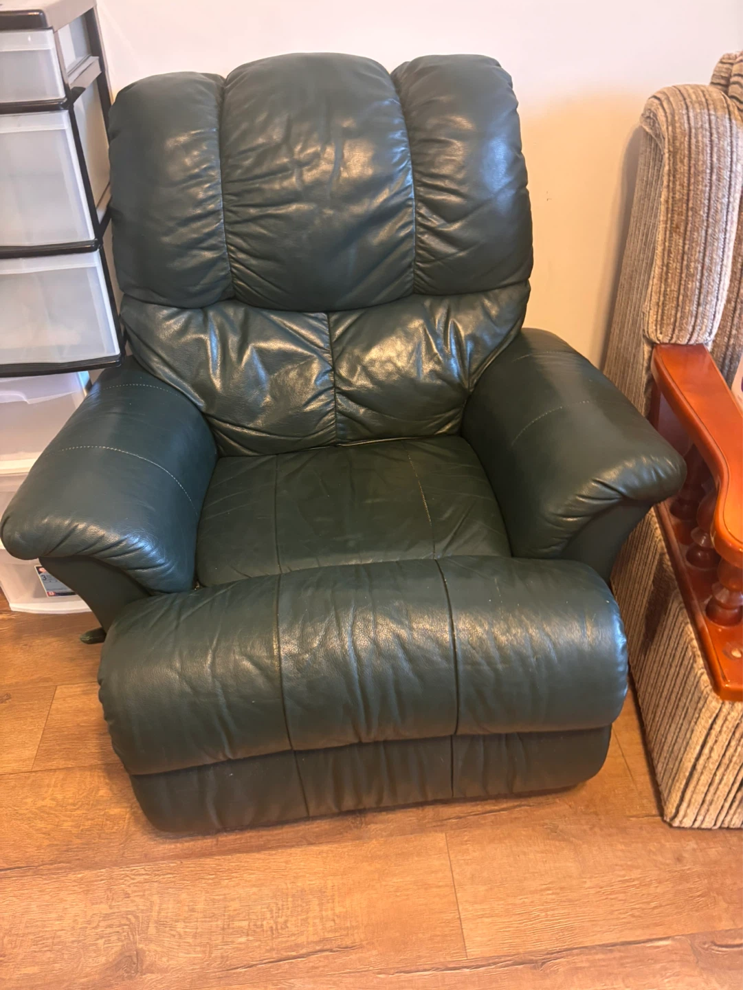 2 Dark Green Leather Recliner Chairs