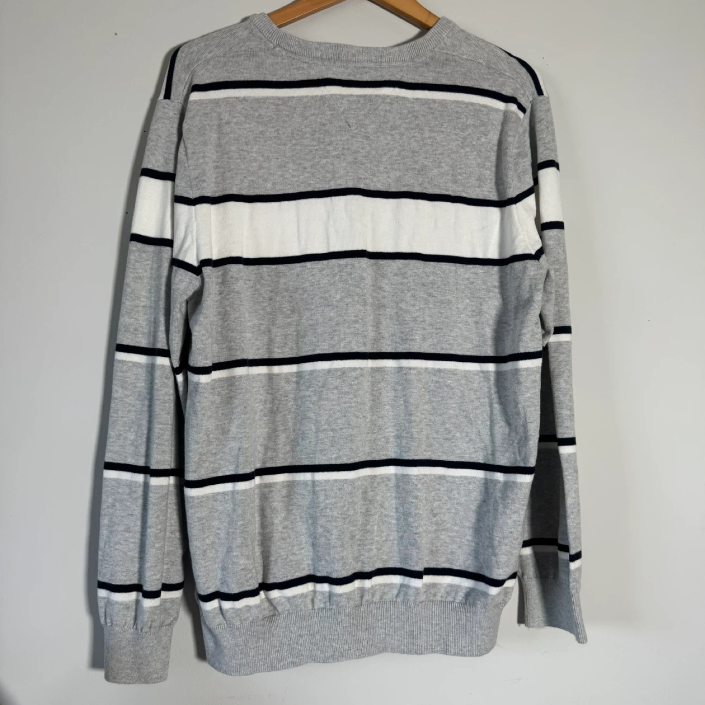 Tommy Hilfiger V-Neck Sweater XL Grey White Blue Stripe - photo 4