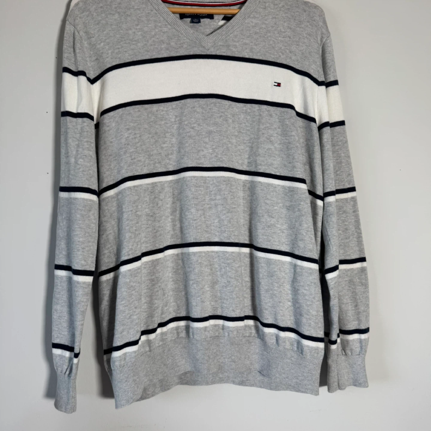 Tommy Hilfiger V-Neck Sweater XL Grey White Blue Stripe