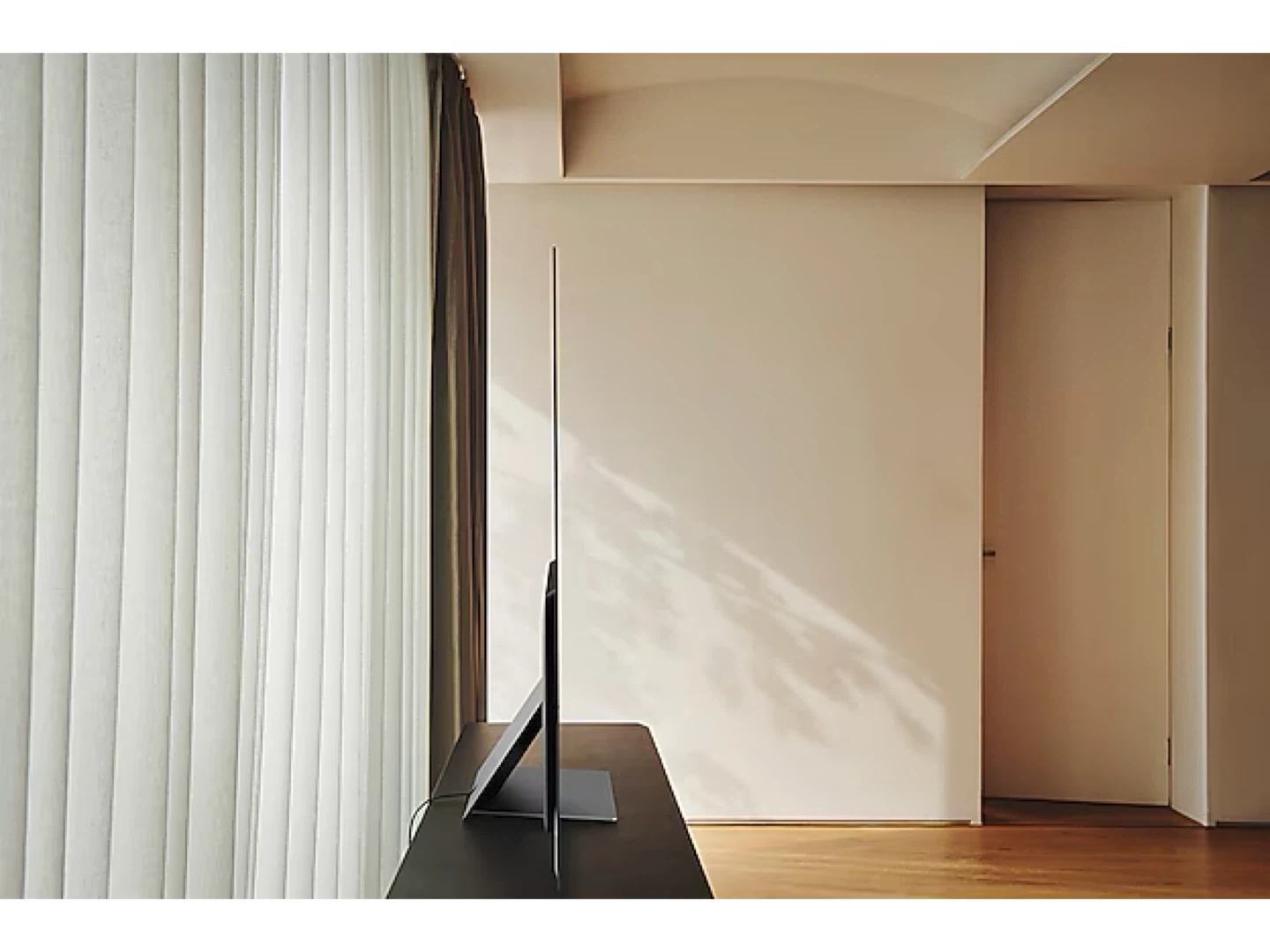 65” Samsung QD-OLED 4K TV - photo 3