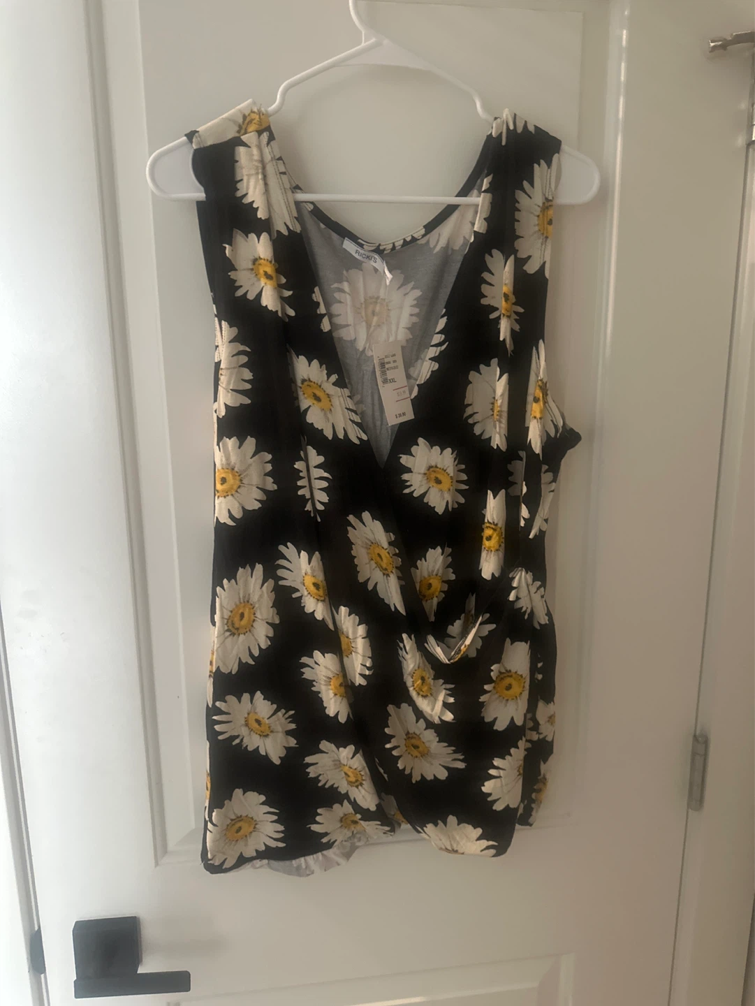 Ricki's Daisy Print Sleeveless Wrap Top - XXL