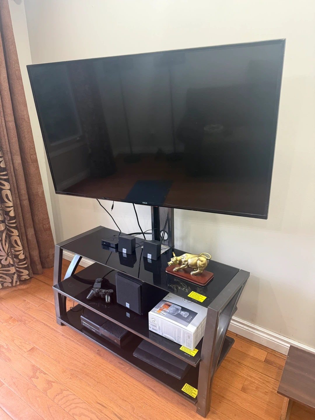 RCA 55" Smart TV with stand - photo 3