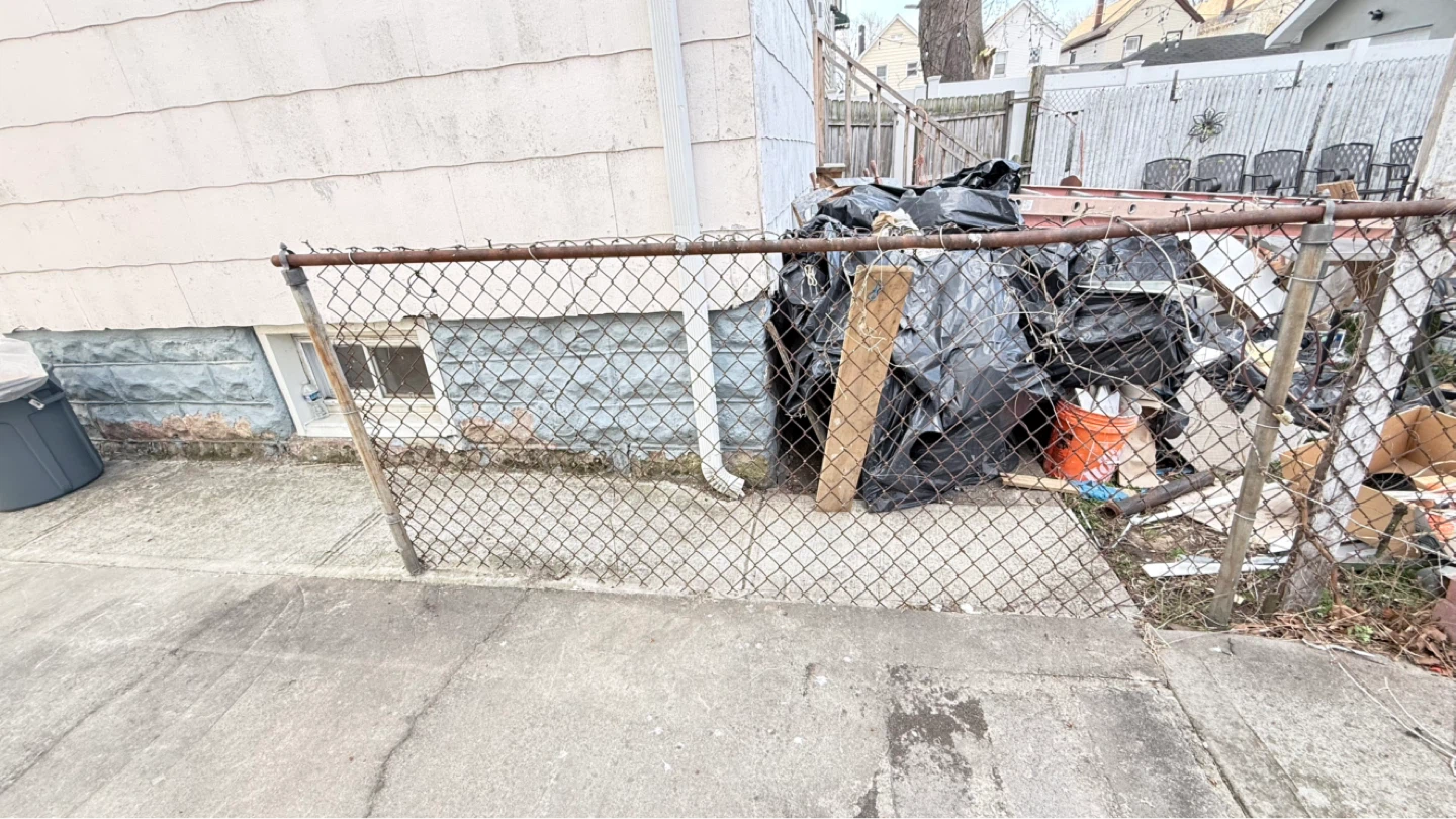 Same day junk removal - photo 3