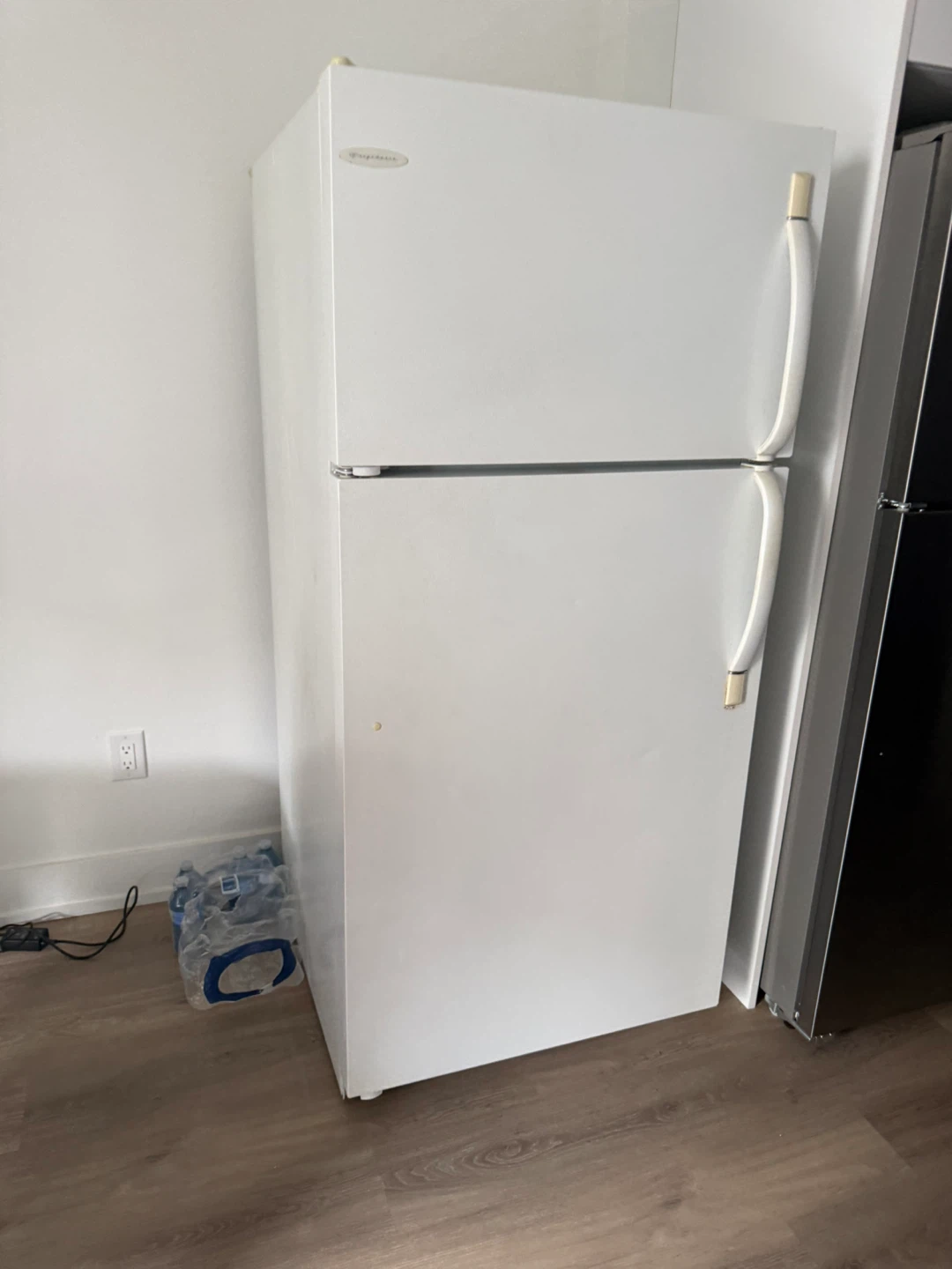 White Whirlpool Top-Freezer Refrigerator - photo 4