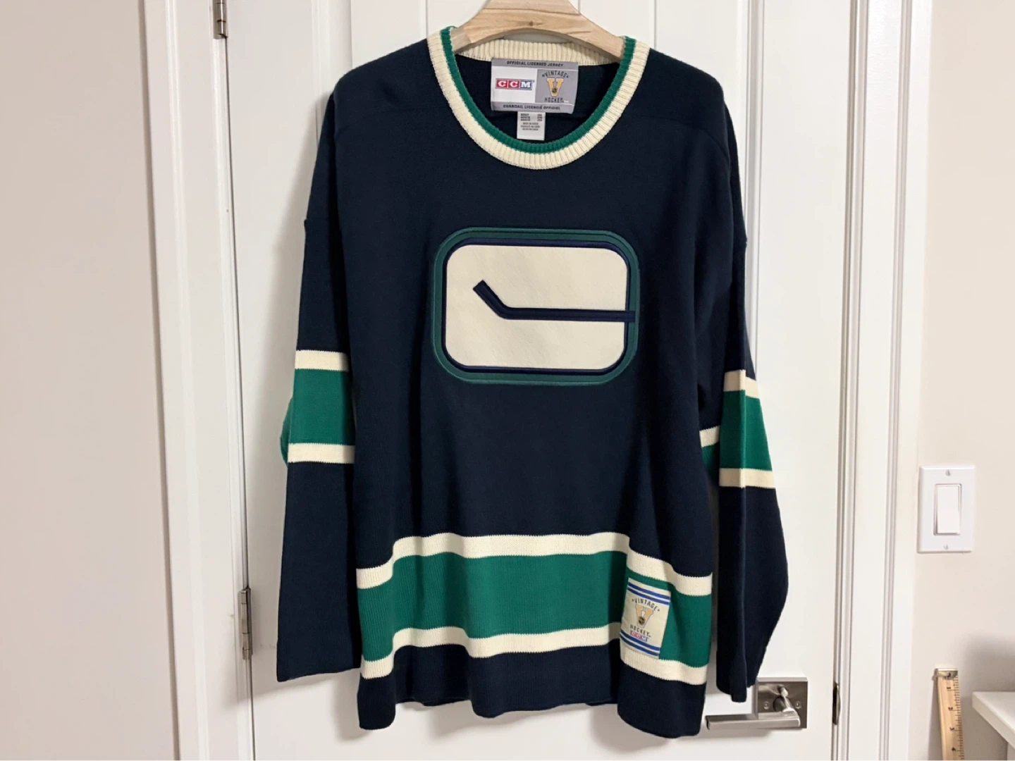 Authentic CCM Canucks Stick In Rink Vintage Sweater 2XL