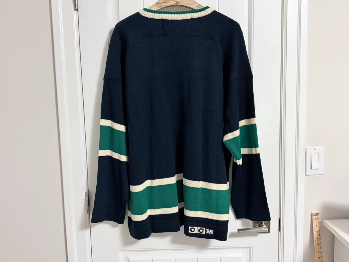 Authentic CCM Canucks Stick In Rink Vintage Sweater 2XL - photo 5
