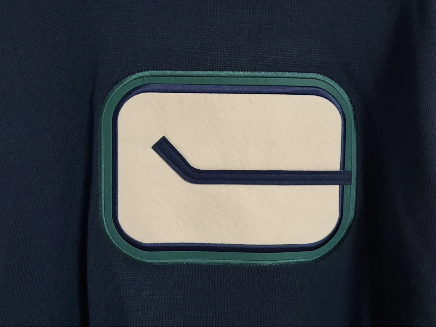 Authentic CCM Canucks Stick In Rink Vintage Sweater 2XL - photo 2