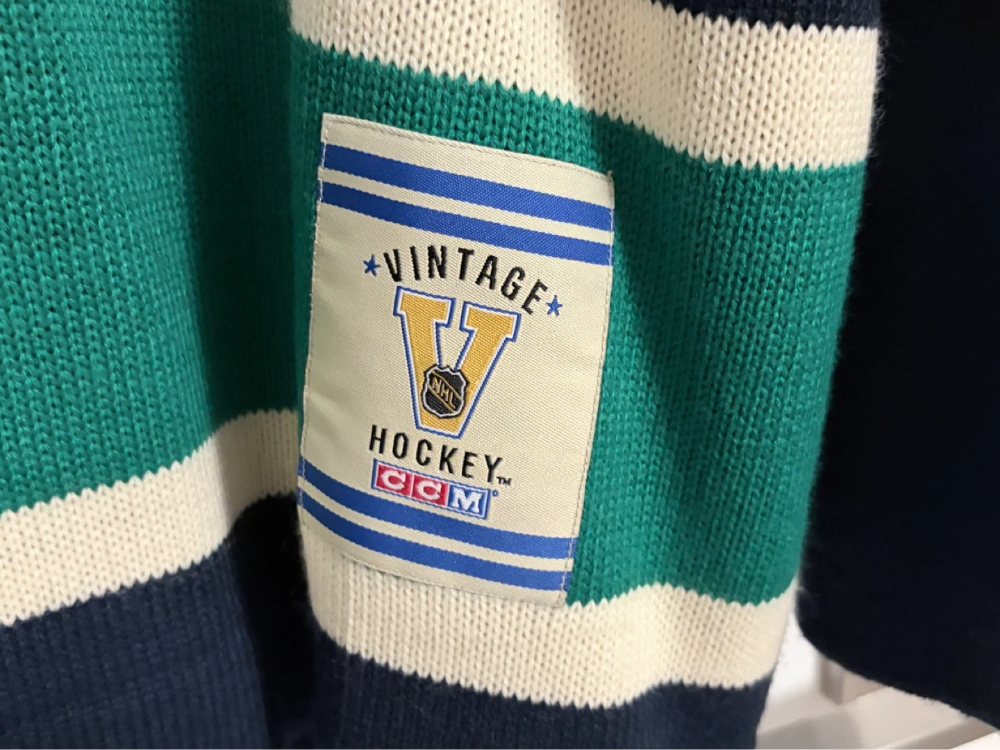 Authentic CCM Canucks Stick In Rink Vintage Sweater 2XL - photo 4