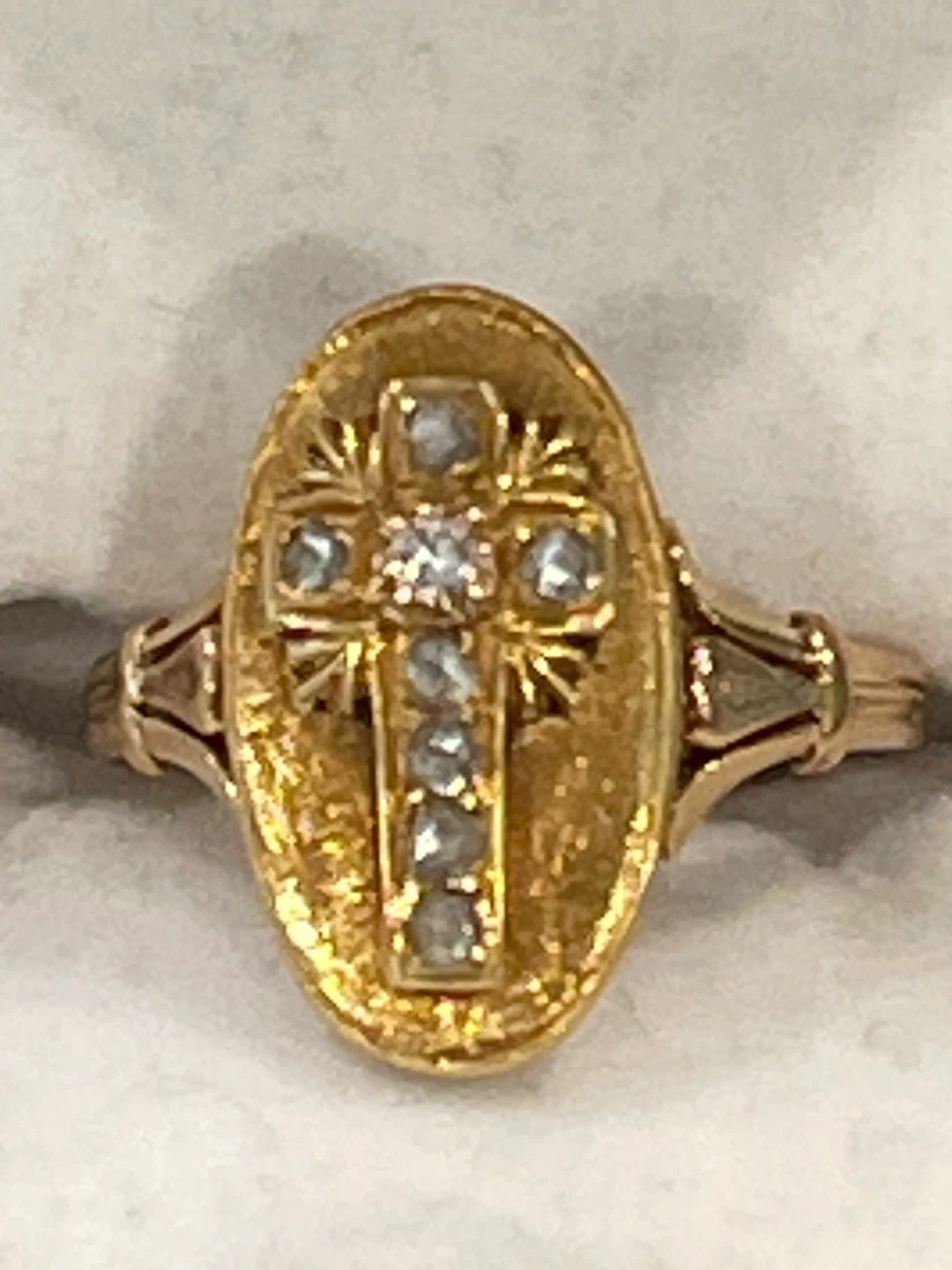 Vintage 18k yellow gold Cross Ring 8 diamonds