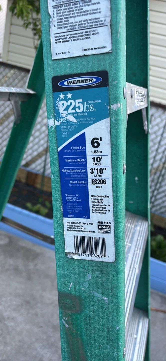 Werner 6' Fiberglass Step Ladder - photo 2
