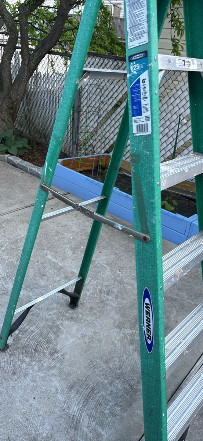 Werner 6' Fiberglass Step Ladder - photo 4