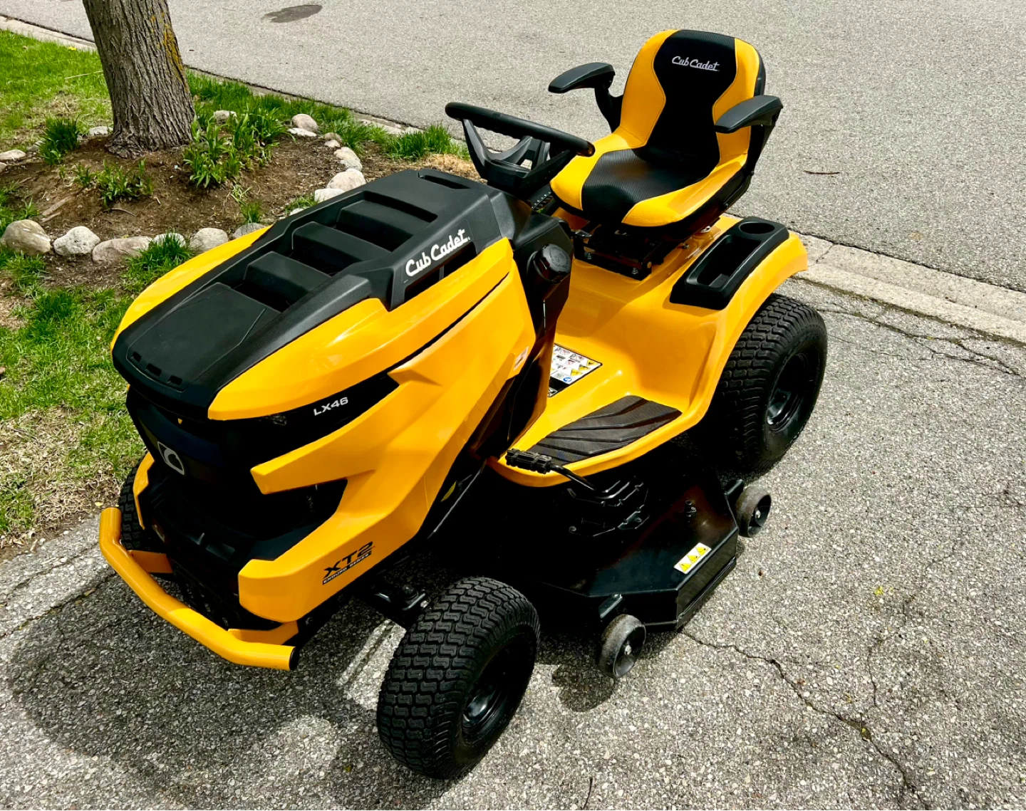 18 Hours - Cub Cadet XT2 With Commercial Fabricated Deck