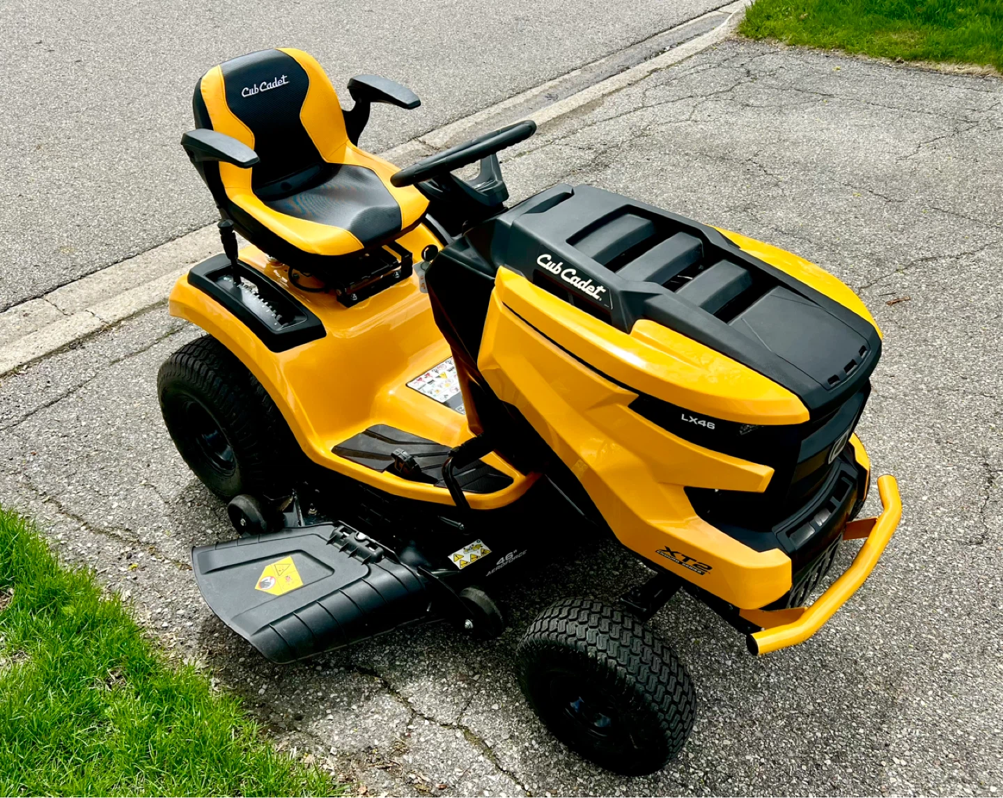 18 Hours - Cub Cadet XT2 With Commercial Fabricated Deck - photo 2