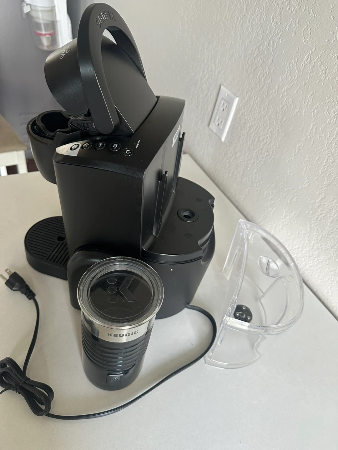 Keurig Coffee Maker and Milk Frother - photo 4