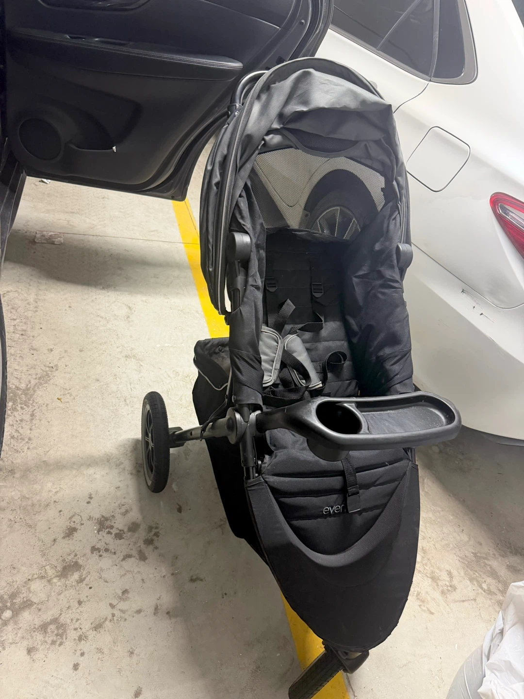 Evenflo Stroller.The front wheel need air pump