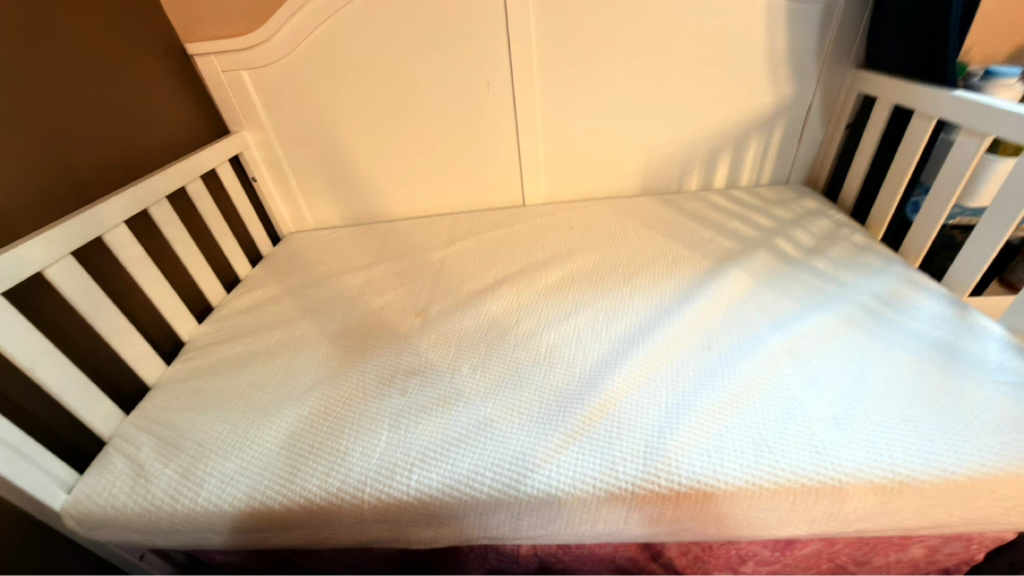 White convertible crib - photo 3