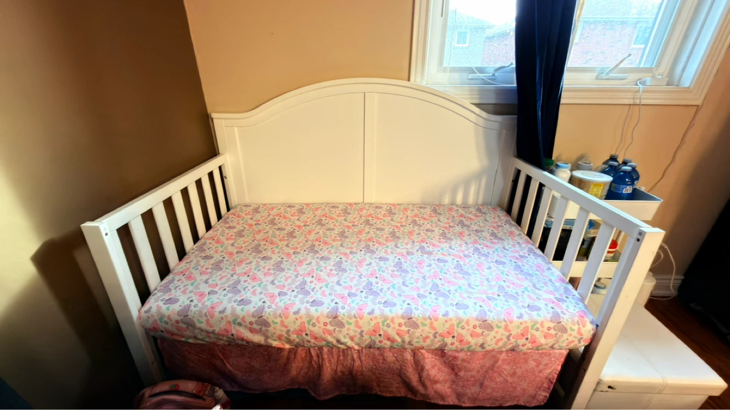 White convertible crib - photo 4