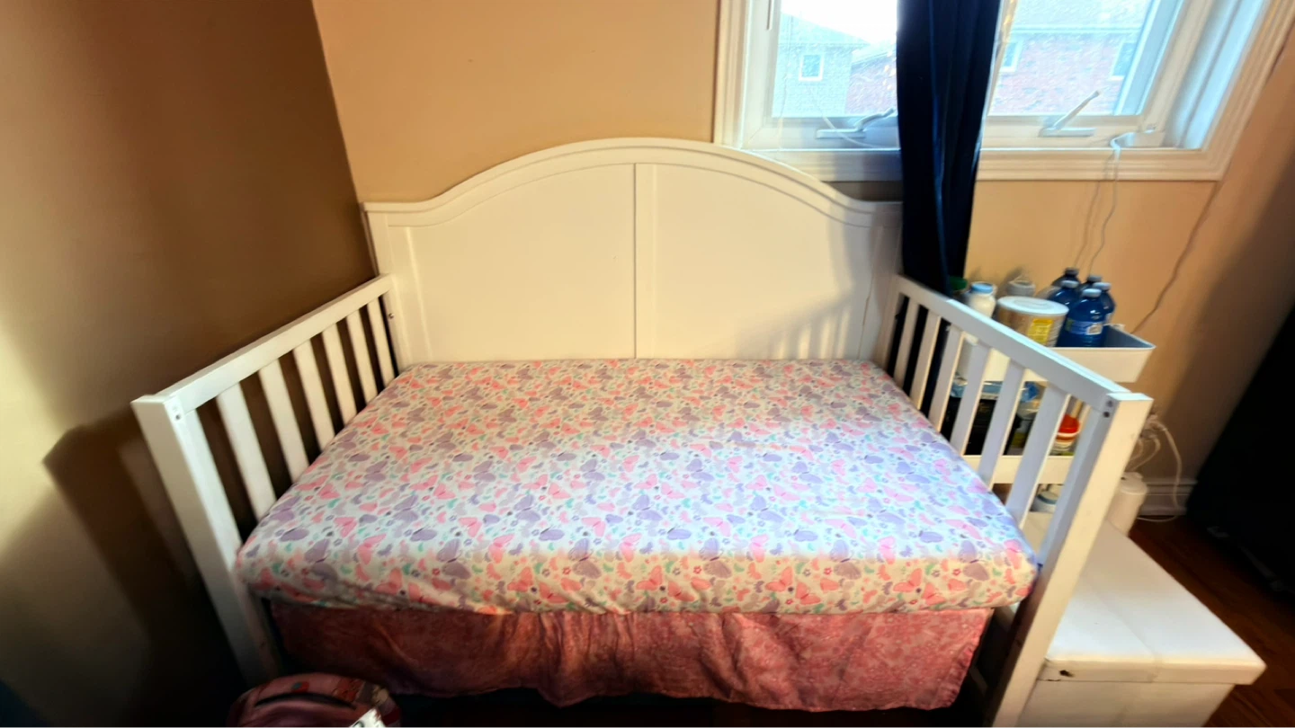 White convertible crib - photo 5