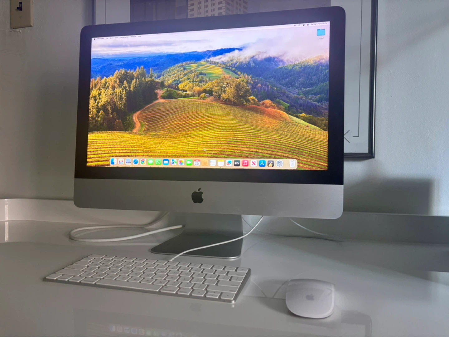 iMac 21” (2019) — GREAT CONDITION! - photo 3