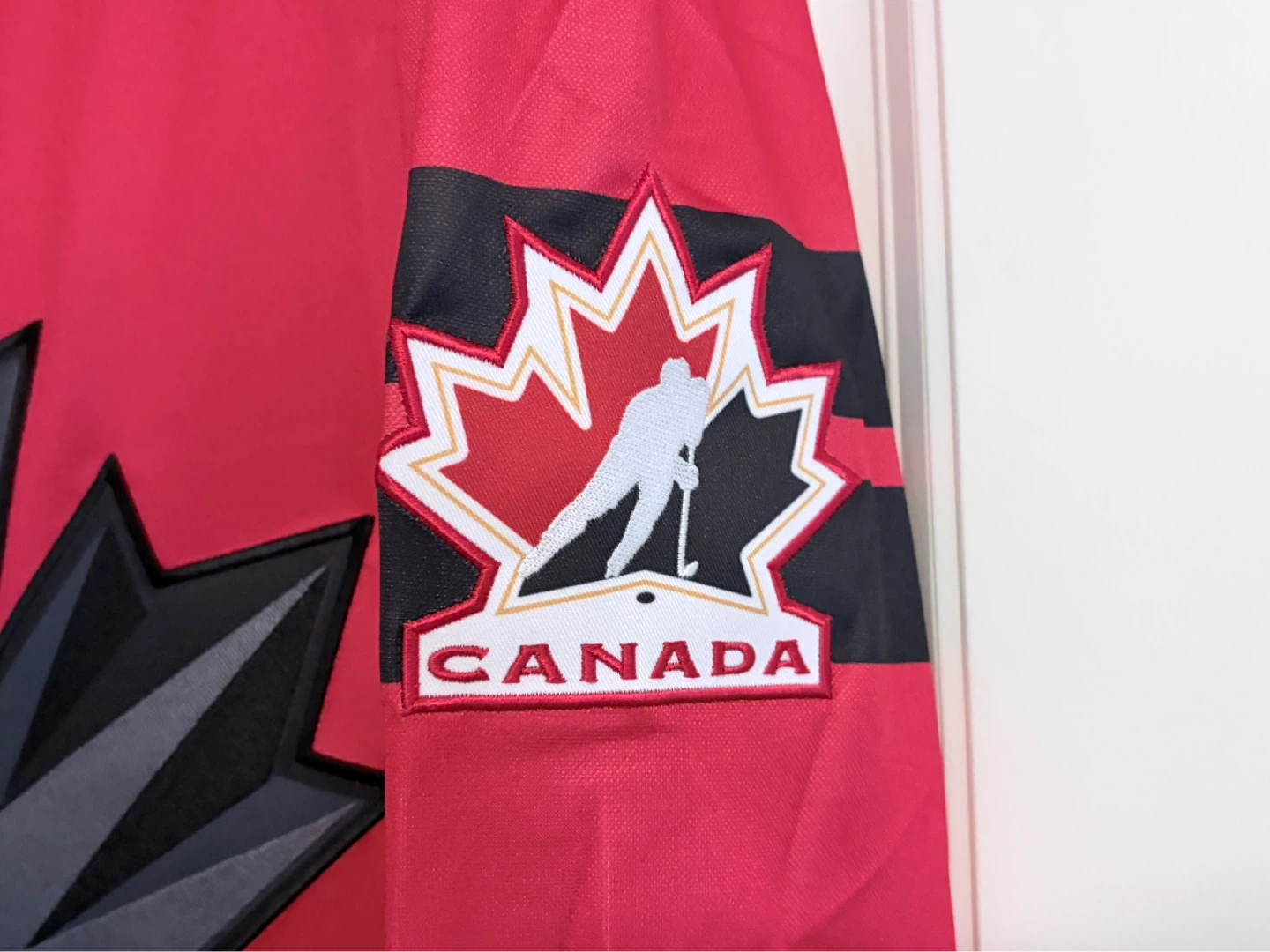 BNWT Authentic Bauer 2026 Olympics Hockey Canada Jersey Small - photo 5