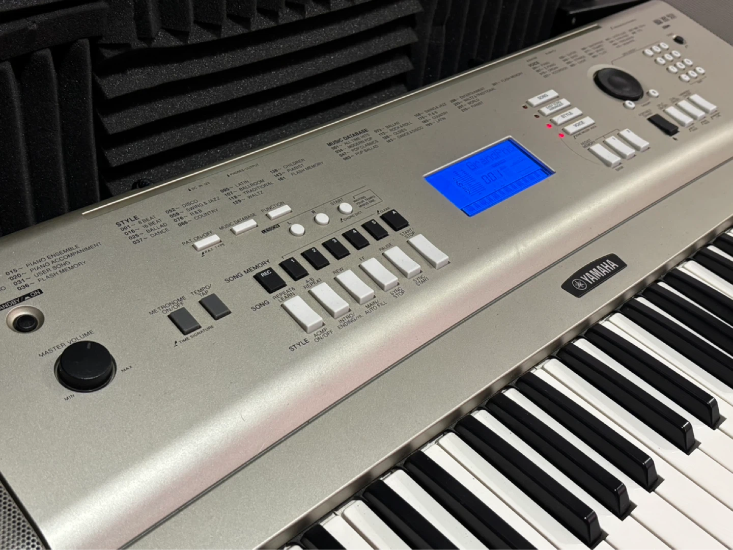 Yamaha YPG-235 76-key portable grand piano - photo 3