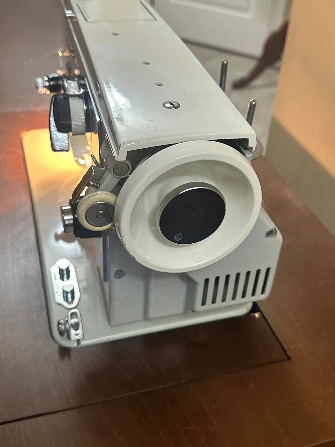 White Domestic Sewing machine - photo 3