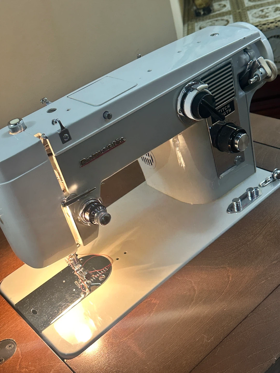 White Domestic Sewing machine - photo 2