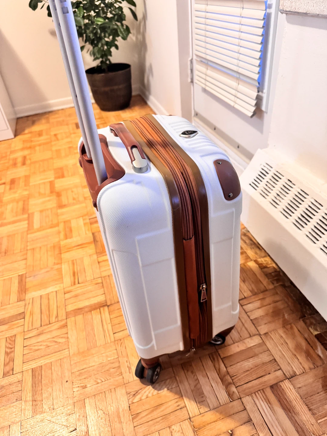 White Spinner Suitcase with Brown Accents - photo 3