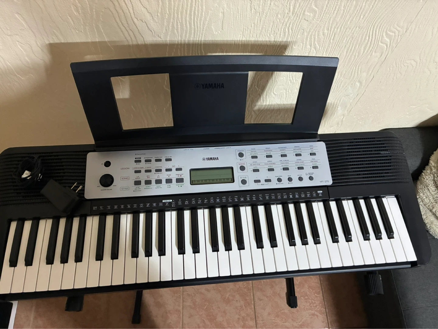 Yamaha YPT-370 Portable Keyboard with Stand and cable. - photo 2