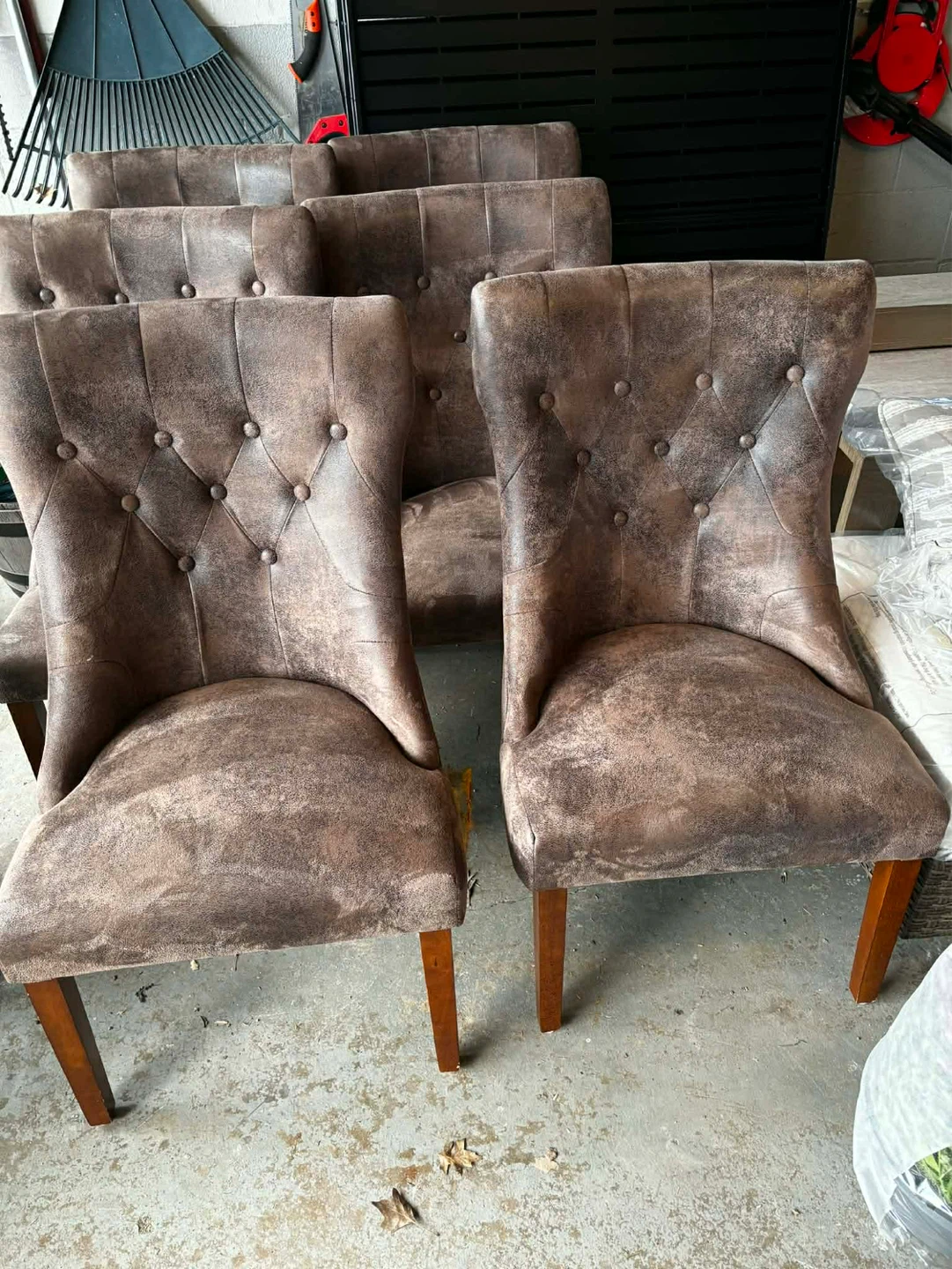 SIX DINING ROOM TABLE CHAIRS
