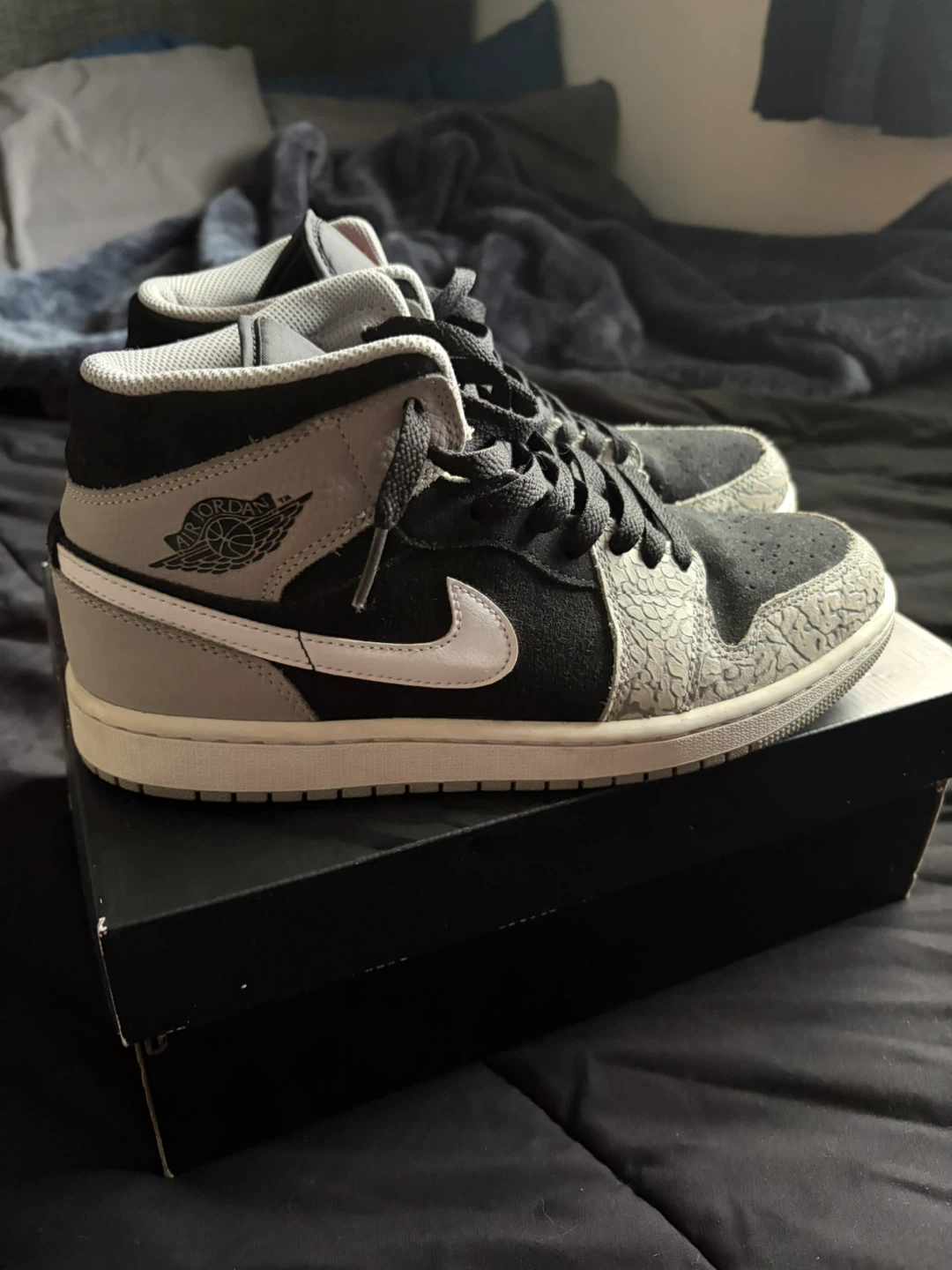 Air Jordan 1 Mid SE "Black University Red" Sneakers - photo 4