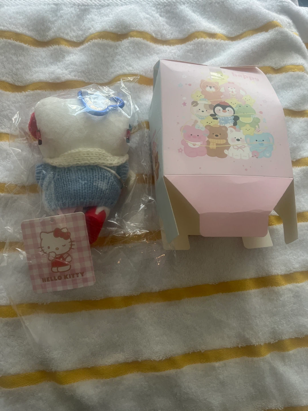 Hello Kitty Plush with Glasses and Scarf - photo 4