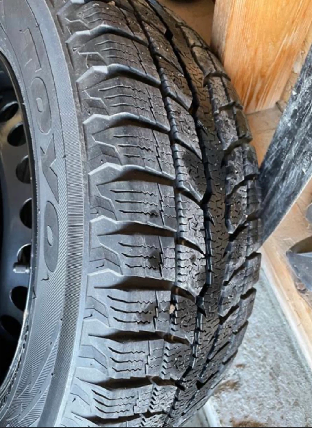 Premium Toyo GSi-6 winter tires on rims ❄️ - photo 2