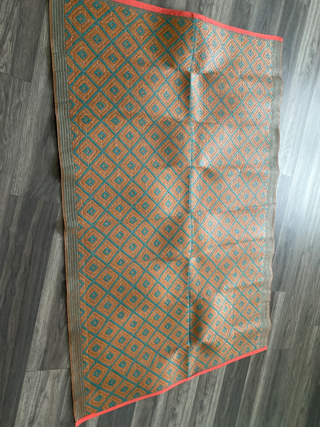 Woven Diamond Patterned Mat