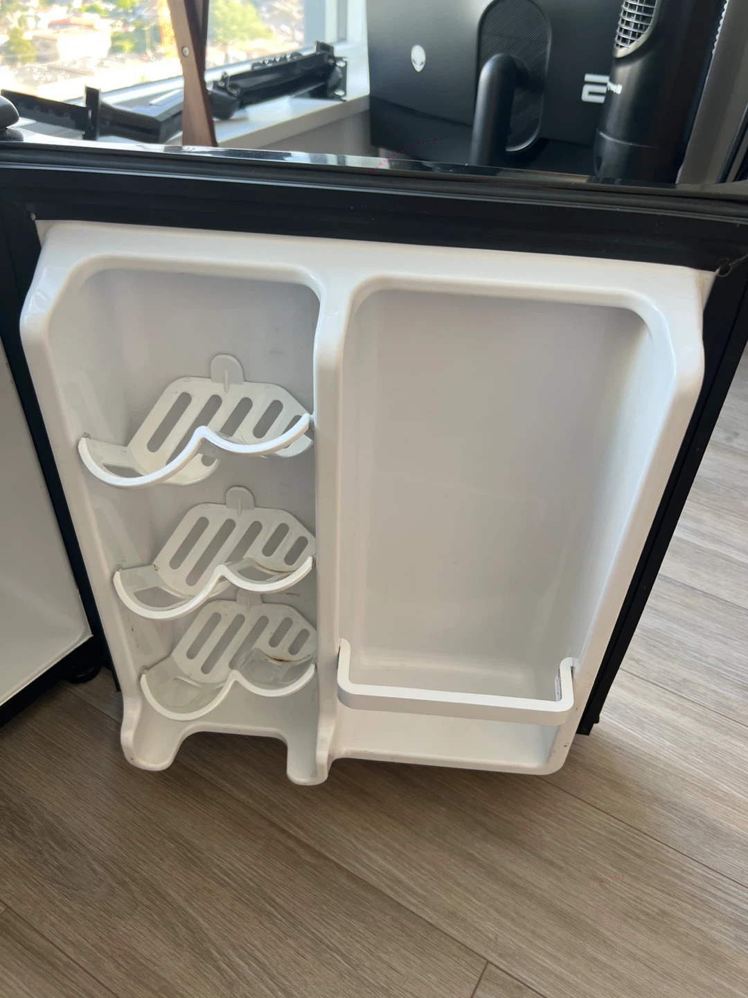 Danby Designer Mini Fridge - photo 2