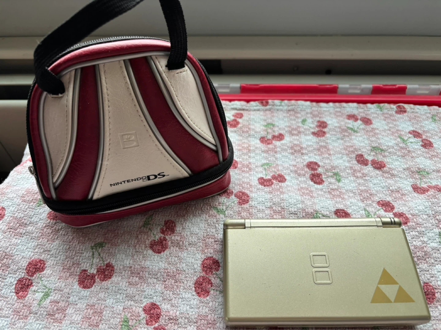 Nintendo DS Lite Gold Legend of Zelda - photo 2