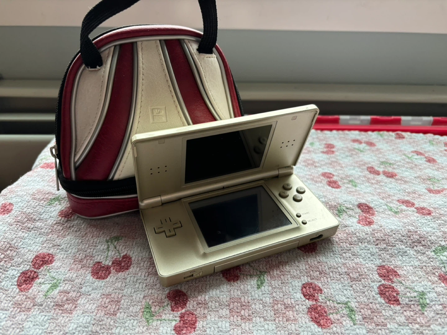 Nintendo DS Lite Gold Legend of Zelda - photo 3