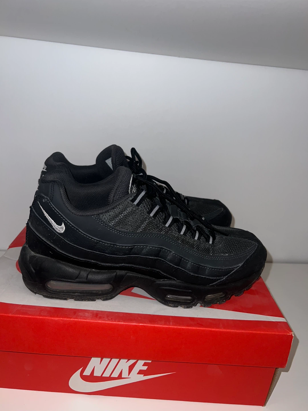 Nike Air Max 95 Black Sneakers - Size US 8.5 - photo 3