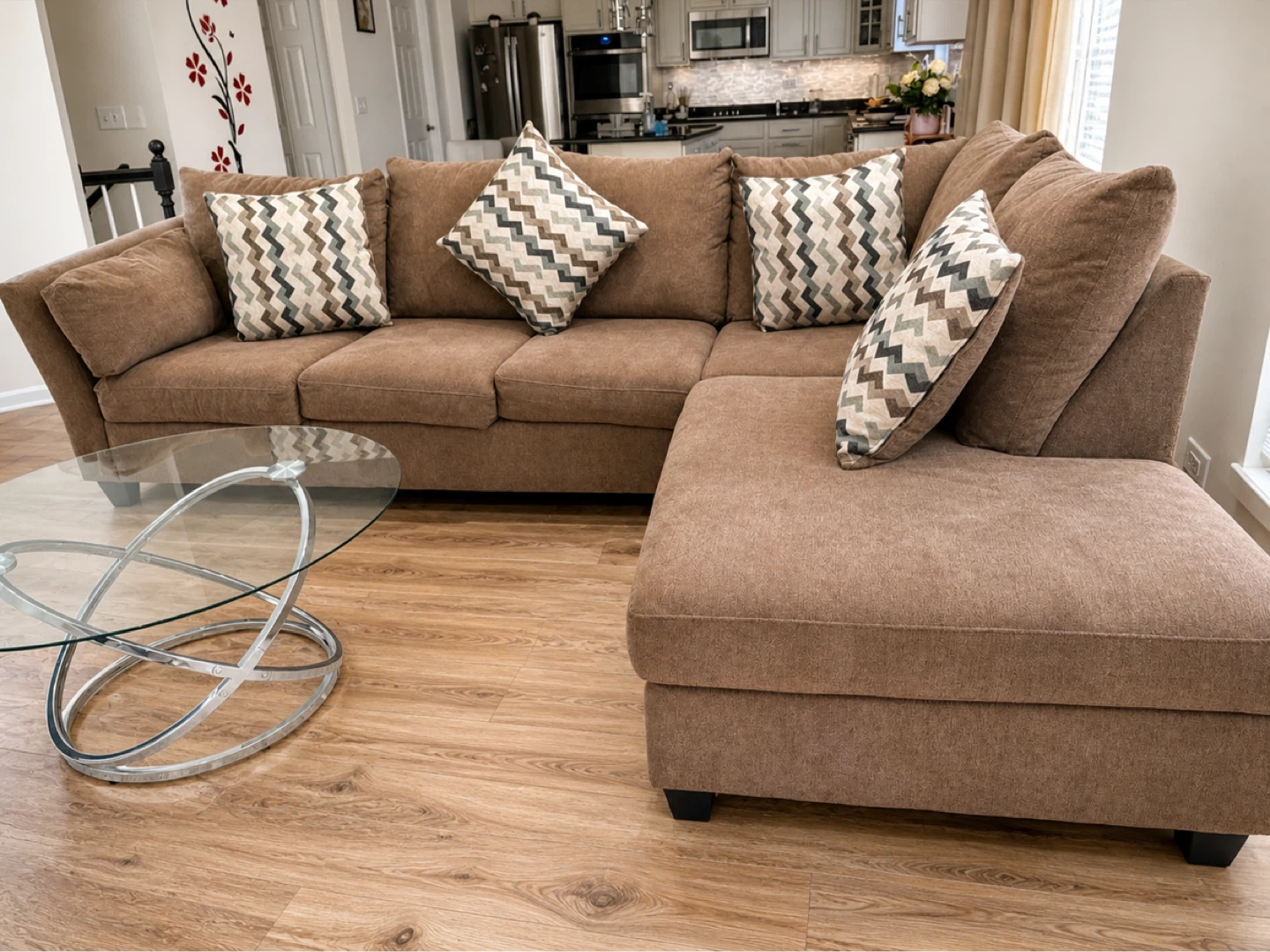 Brown Sectional Sofa with 4 Accent Pillows - photo 4