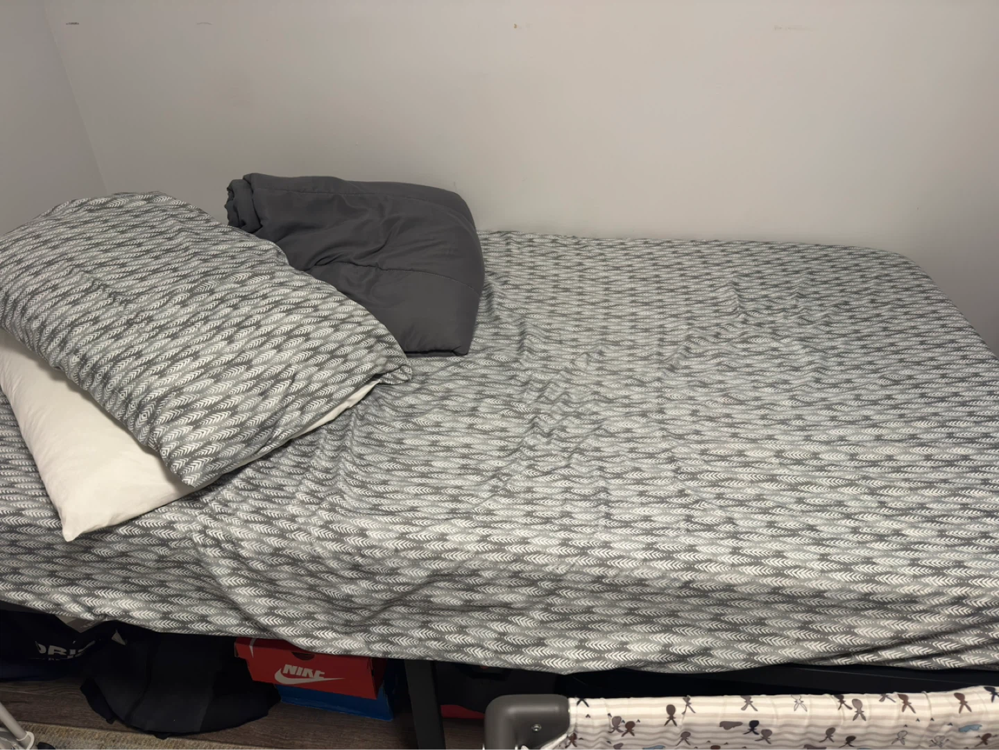 Single mattress with frame