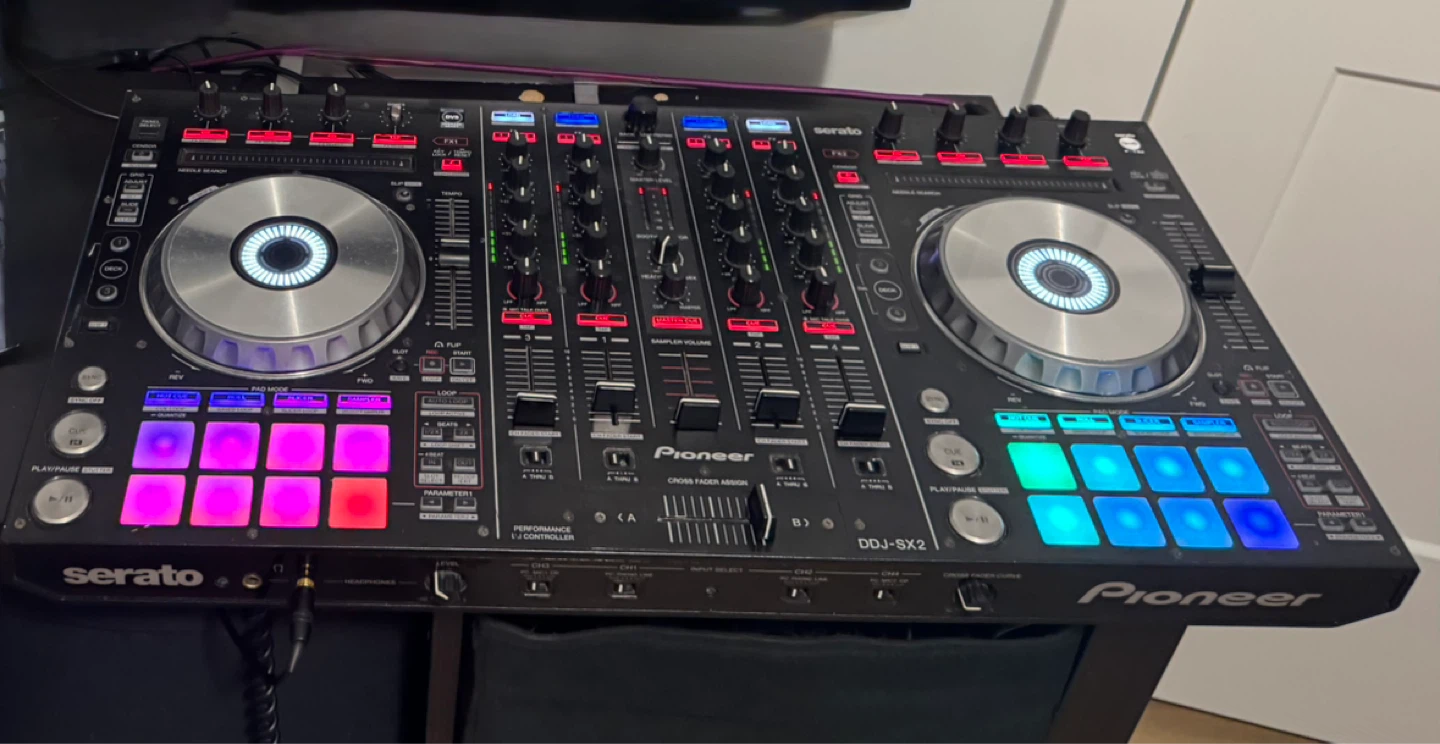 Pioneer DDJ-SX2 DJ Controller