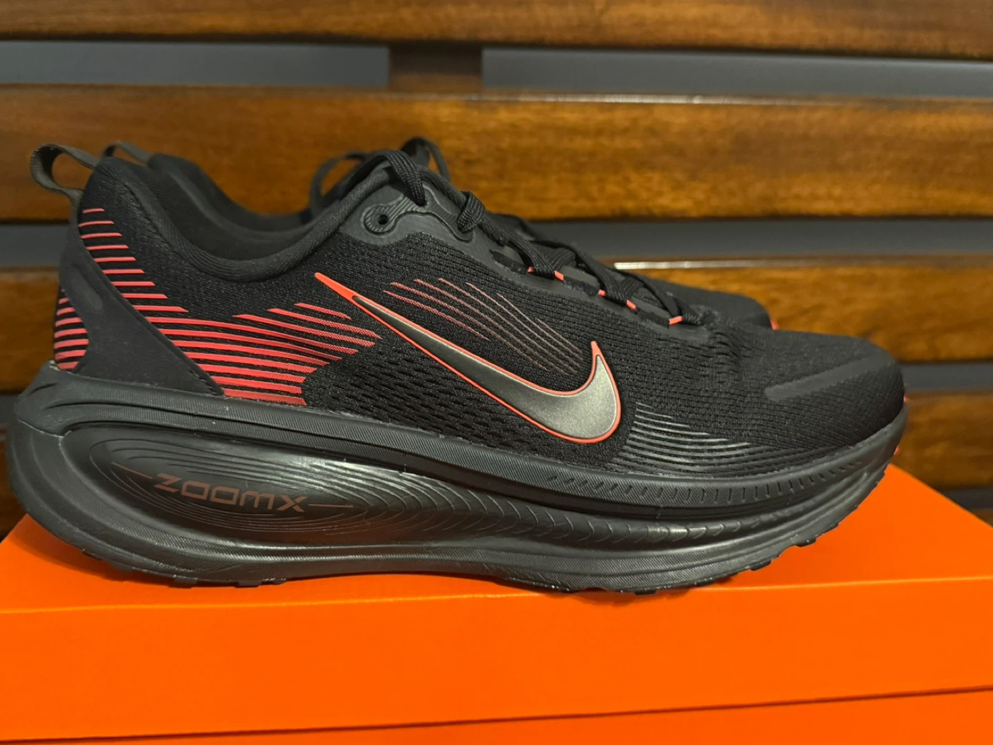 Nike Zoom Vomero 18 Black/Bright Crimson Size 10.5 & 11 **$140** - photo 5