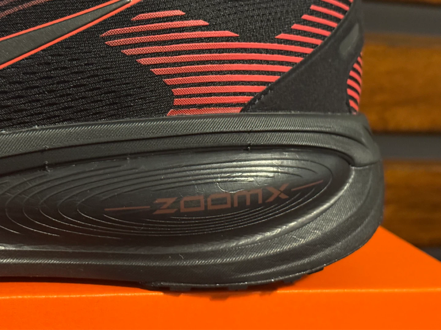 Nike Zoom Vomero 18 Black/Bright Crimson Size 10.5 & 11 **$140** - photo 4