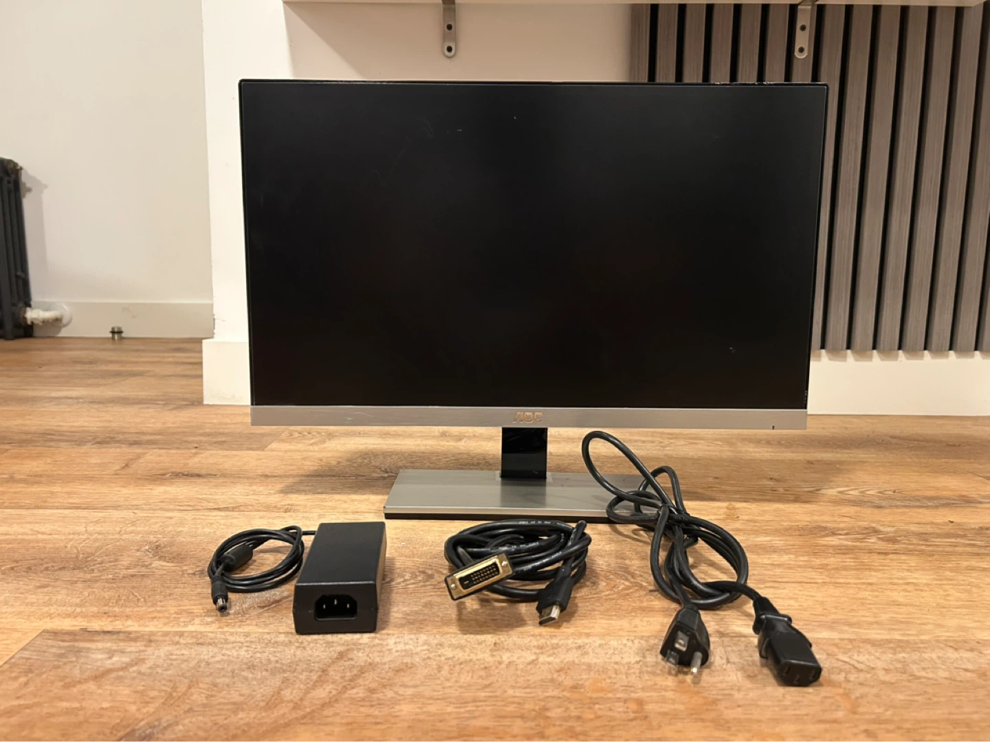 AOC MONITOR (24 in)