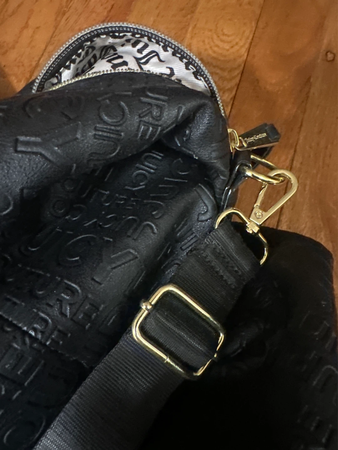 Juicy Couture Black Embossed Logo Duffle Bag - photo 4