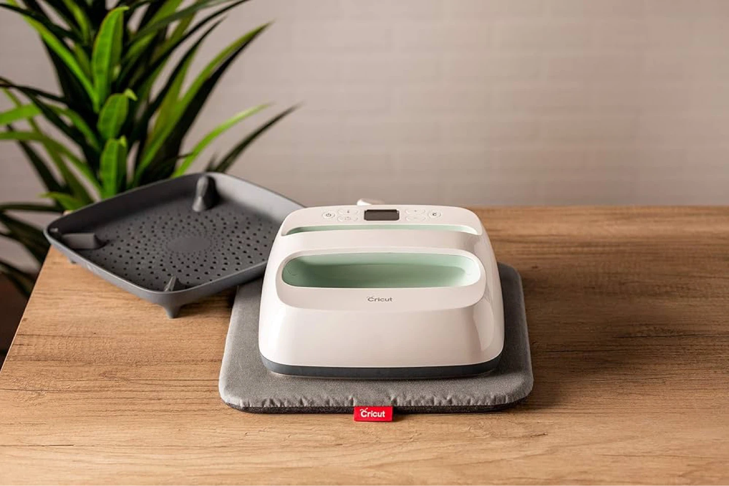 Cricut Easy Press2 & press mat mint green - photo 2