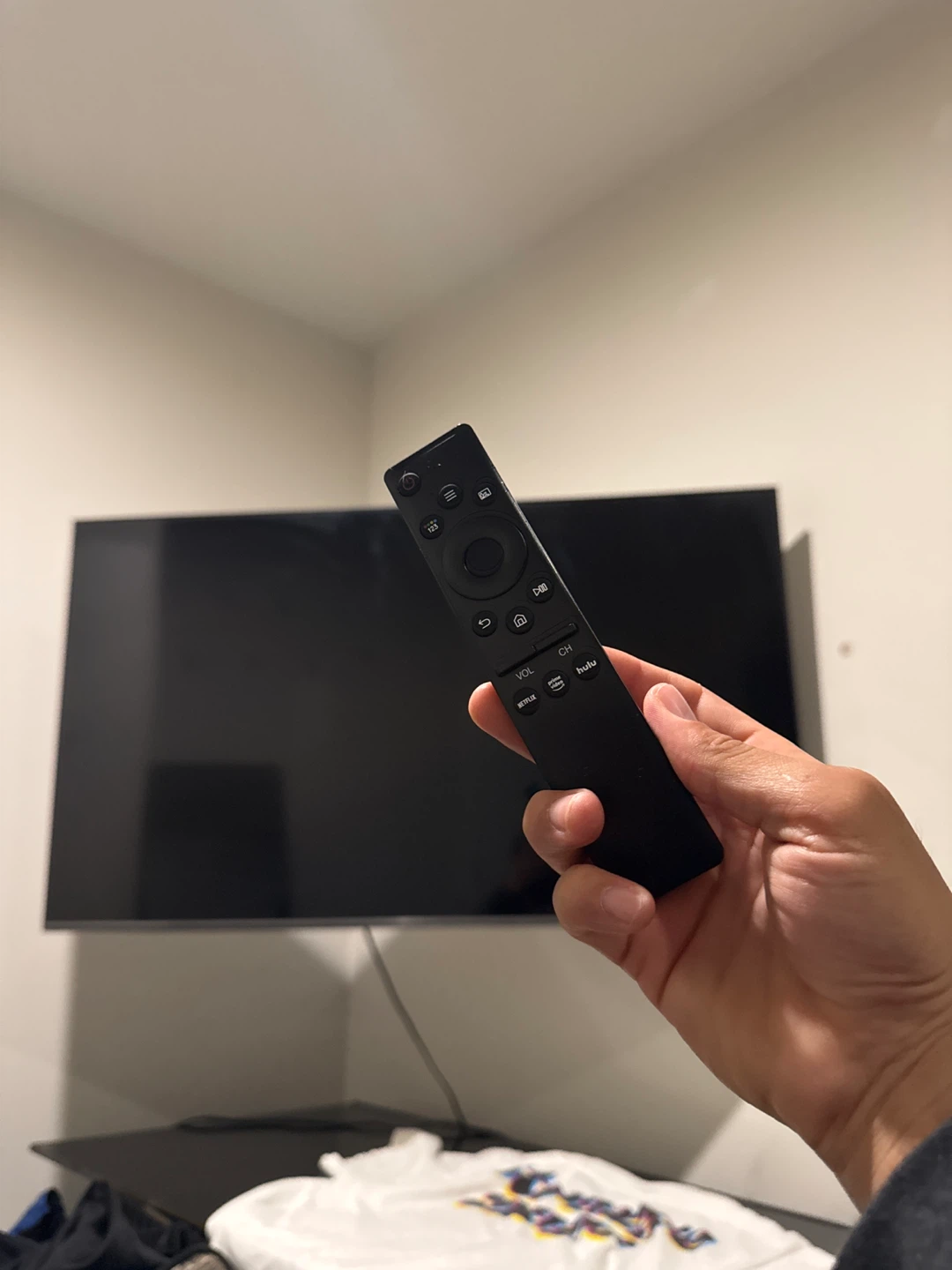 Samsung TV & Remote - photo 3